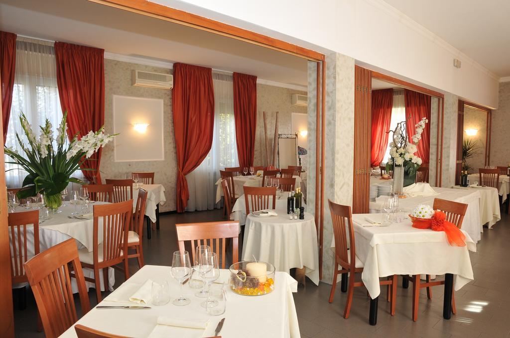 Hotel Mini Palace - Country House Молинела Екстериор снимка