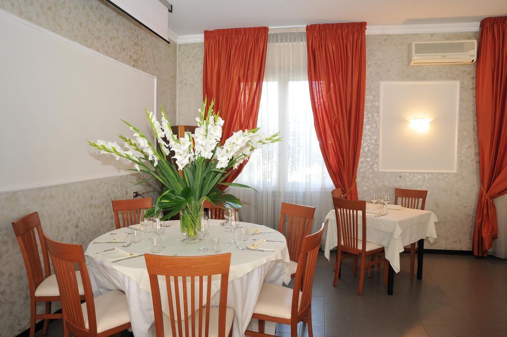Hotel Mini Palace - Country House Молинела Екстериор снимка