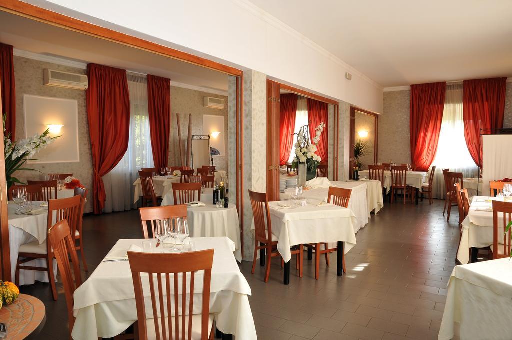 Hotel Mini Palace - Country House Молинела Екстериор снимка