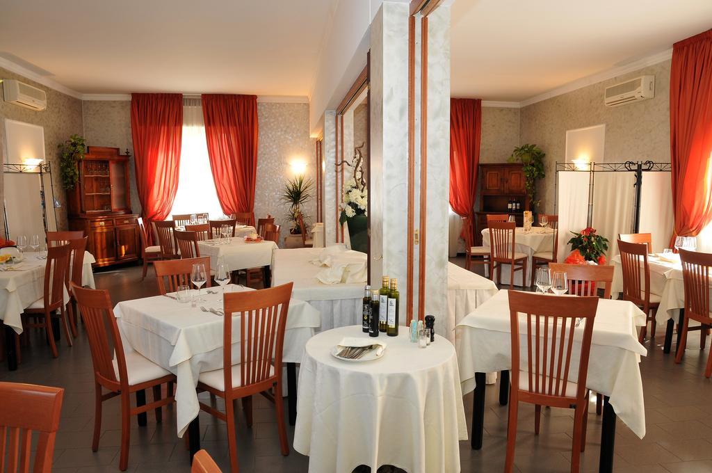 Hotel Mini Palace - Country House Молинела Екстериор снимка