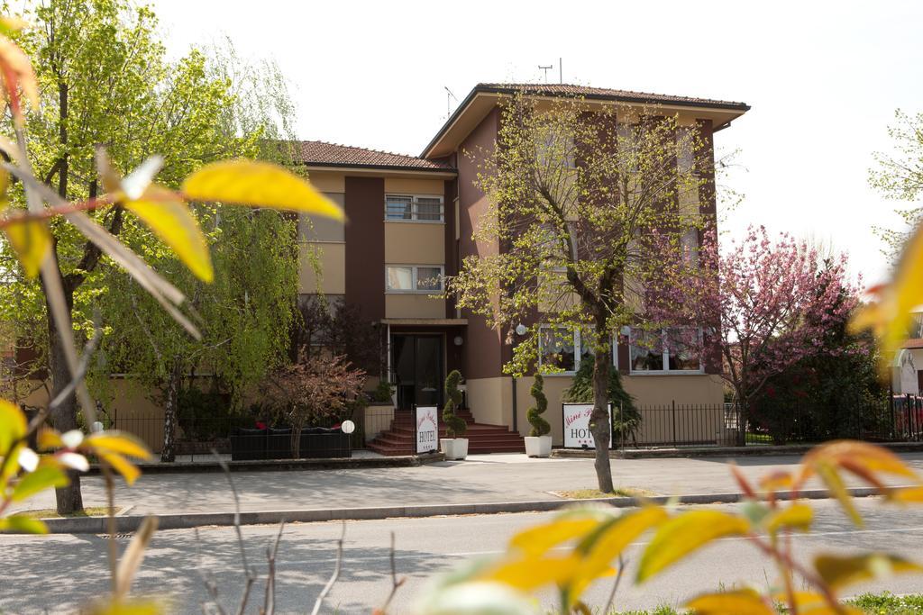 Hotel Mini Palace - Country House Молинела Екстериор снимка