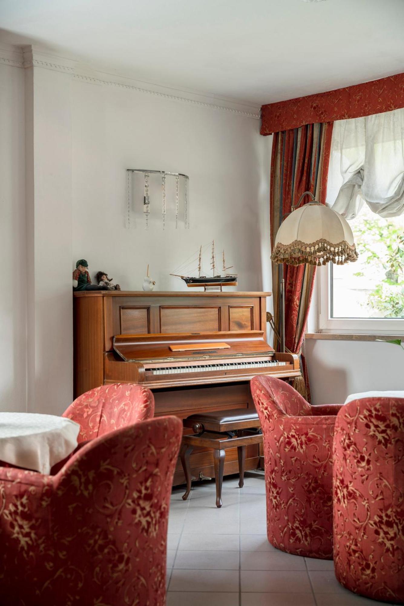 Hotel Mini Palace - Country House Молинела Екстериор снимка