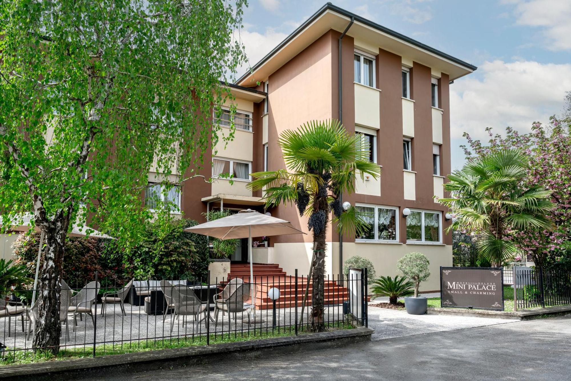 Hotel Mini Palace - Country House Молинела Екстериор снимка