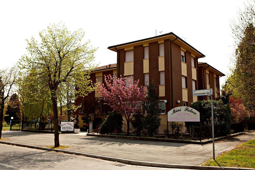 Hotel Mini Palace - Country House Молинела Екстериор снимка