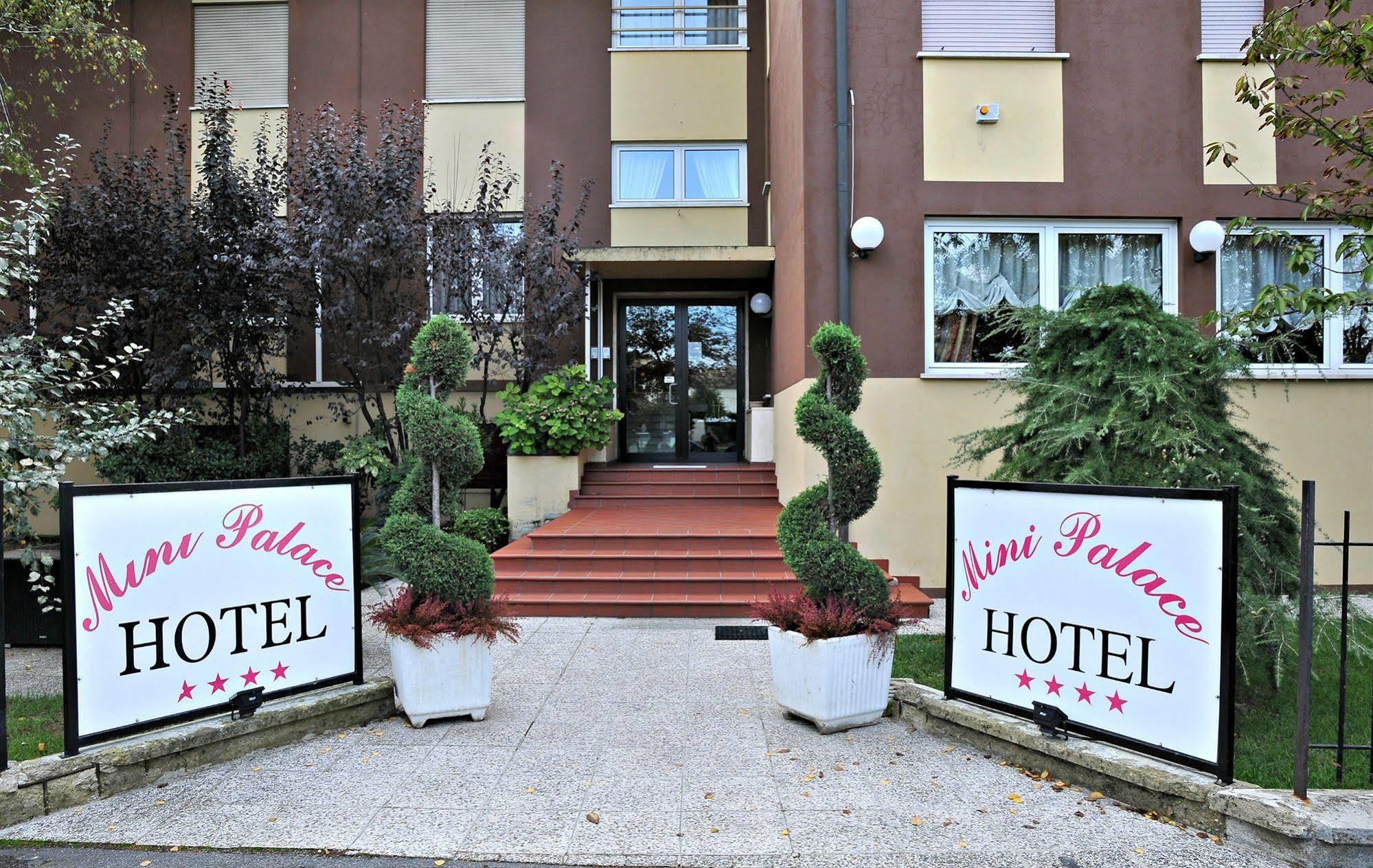 Hotel Mini Palace - Country House Молинела Екстериор снимка