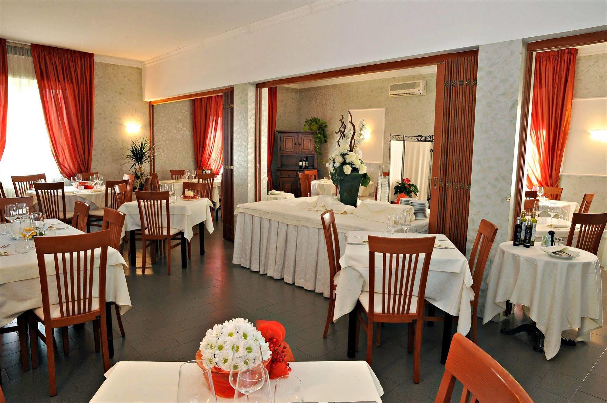 Hotel Mini Palace - Country House Молинела Екстериор снимка