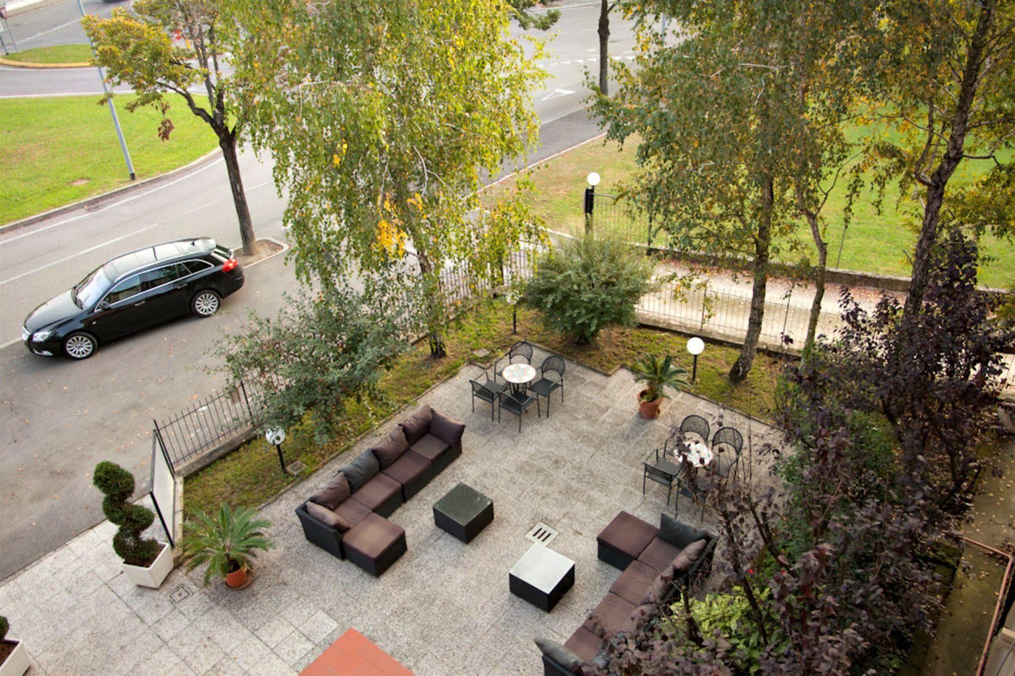Hotel Mini Palace - Country House Молинела Екстериор снимка