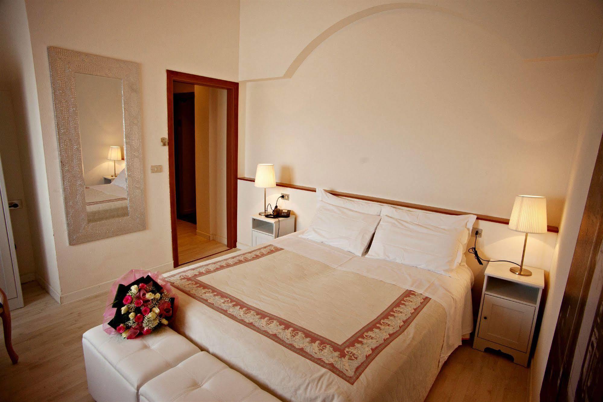 Hotel Mini Palace - Country House Молинела Екстериор снимка