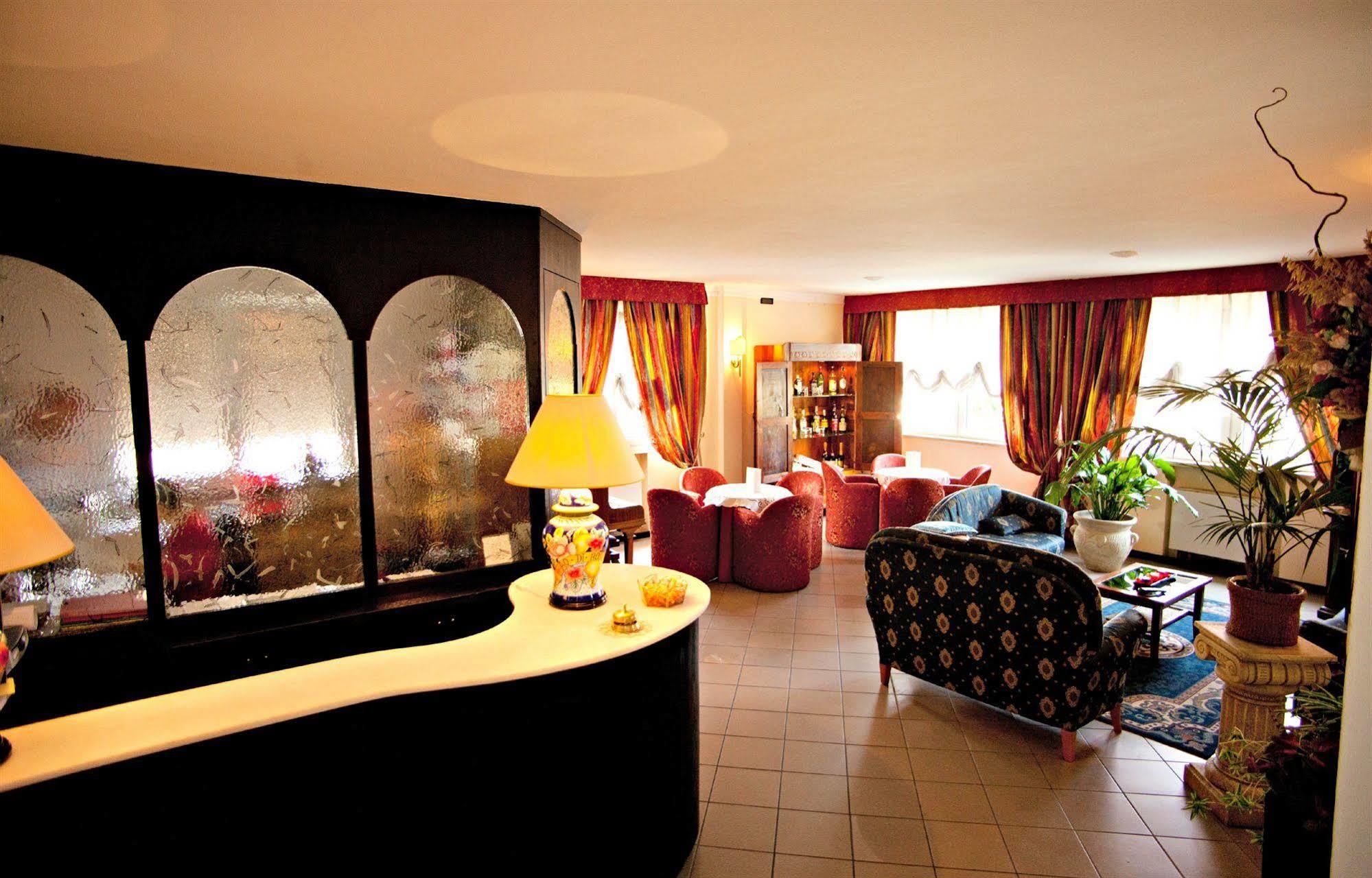 Hotel Mini Palace - Country House Молинела Екстериор снимка